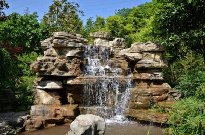 探索中國供應商 如何選擇優(yōu)質假山生產(chǎn)廠家與合理價格策略